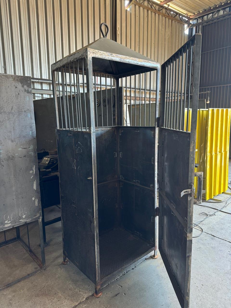 Serviços de calderaria, serralheria industrial e estruturas metálicas.