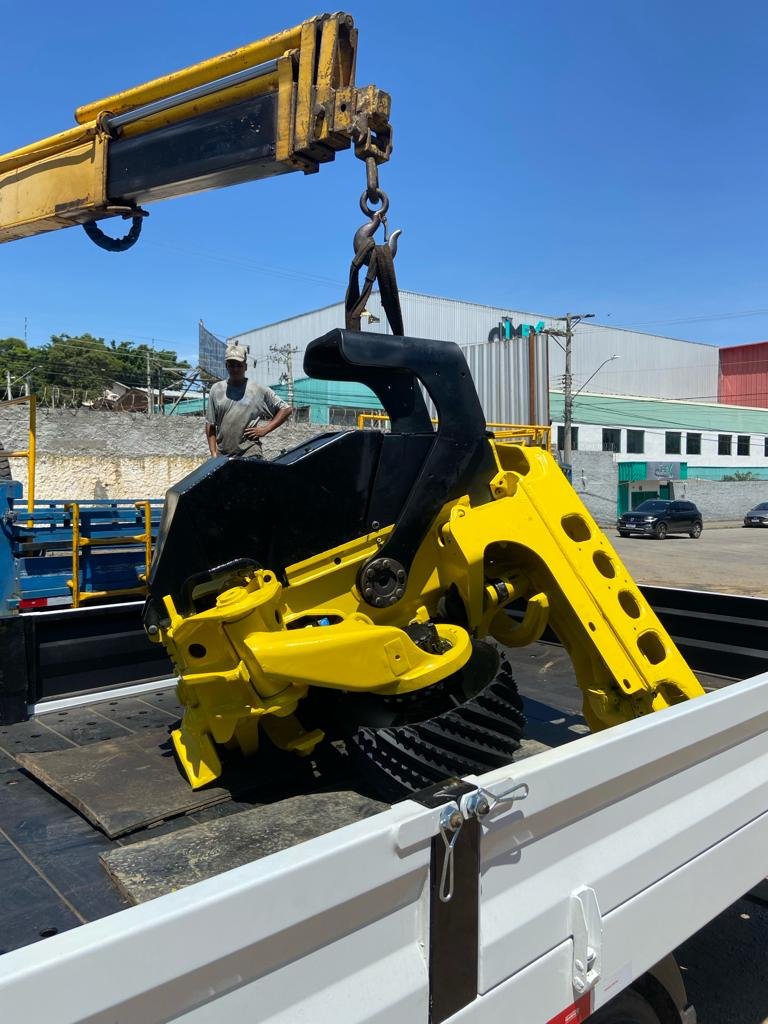 Serviços de munck e guincho.